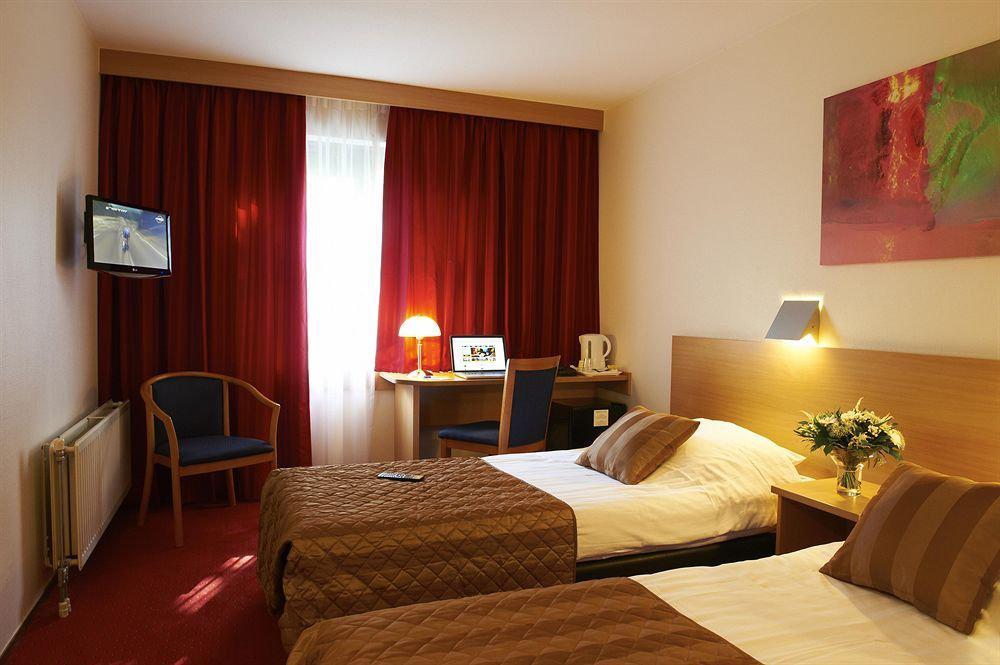 Bastion Hotel Schiphol Hoofddorp Exterior photo